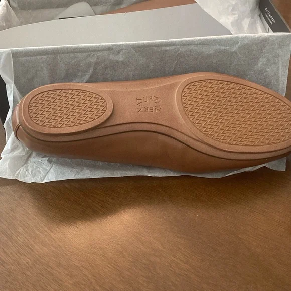 New in the box, Naturalizer Flats, Size 9.5 - Picture 3 of 4